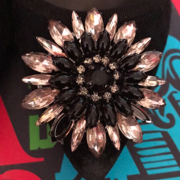 Black suede pumps with embellishment - Picture 3 of 8